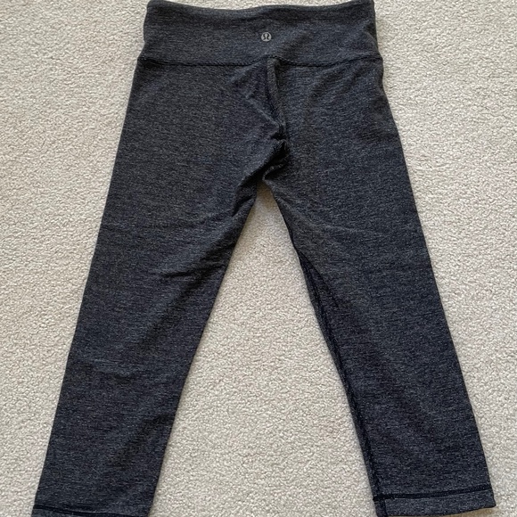Lululemon Wunder Under Crop *Reversible Black/Wee Stripe Heathered Black Size 4 - Picture 5 of 8